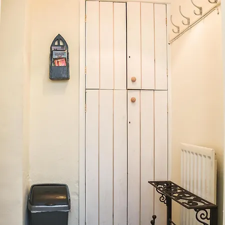 Stables End 펜션 *